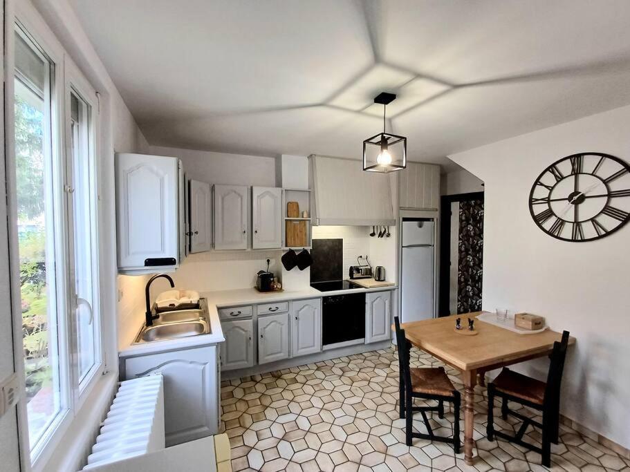 Maison De Village Avec Jardin Torpes  Экстерьер фото